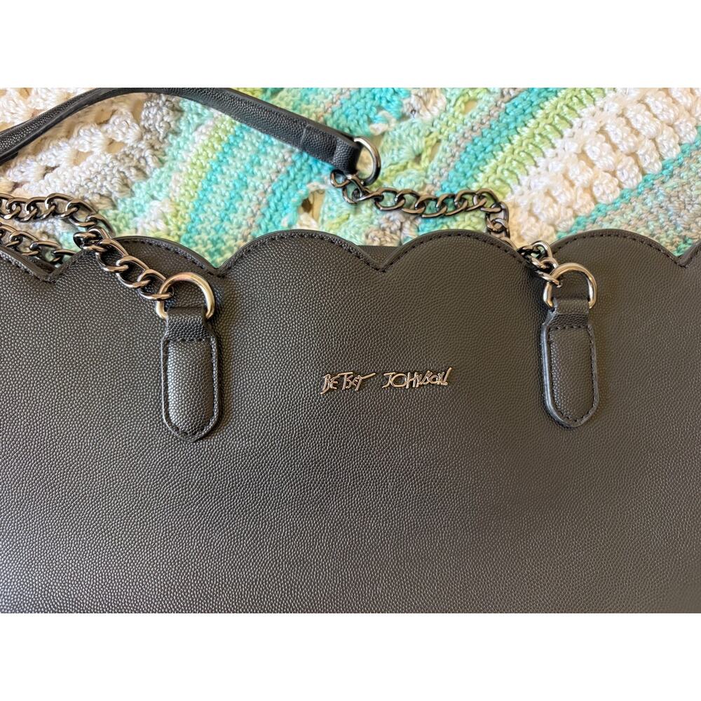 Betsey Johnson large black tote with heart shaped zip pouch attached accessory - Picture 5 of 16